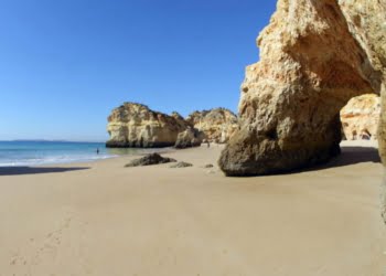 Turismo do Algarve repudia autorização para exploração de petróleo ao Largo de Aljezur