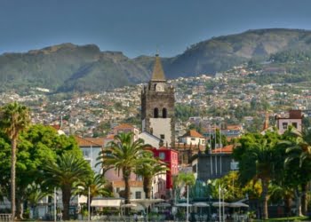 Madeira prolonga exigência de teste PCR à entrada por mais um mês