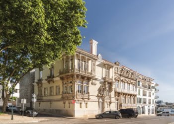 Cascais tem um novo boutique hotel com uma obra de Vhils