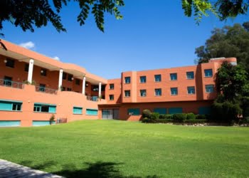 Forbes elege dois mestrados da Les Roches para lista de melhores Business School Programs