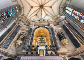 Igreja de S. Francisco de Évora: Nós ossos que aqui estamos … Por todos vós esperamos