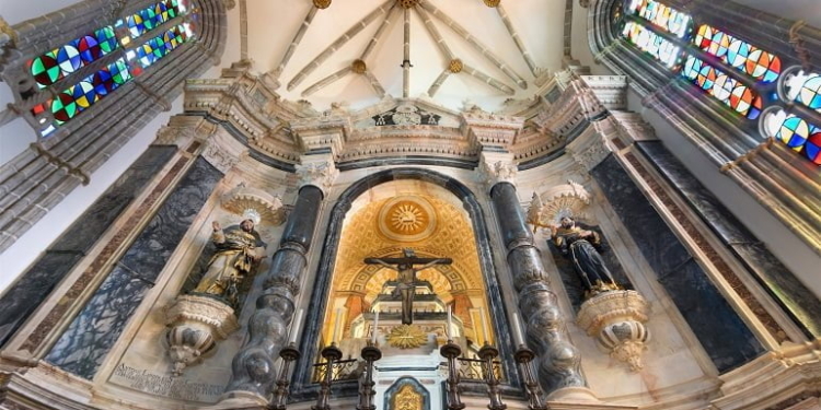 Igreja de S. Francisco de Évora: Nós ossos que aqui estamos … Por todos vós esperamos