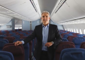 LATAM recebe primeiro avião que usa combustível sustentável