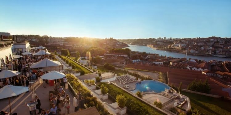 Um copo de vinho, sunset e vista para o rio Douro: a proposta de verão do The Yeatman