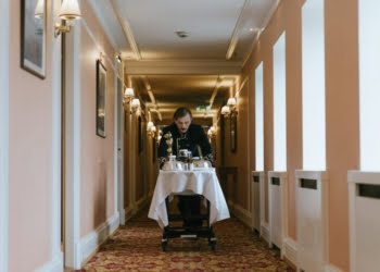 5 estratégias para fortalecer as equipas de Hotelaria e Restauração na época alta