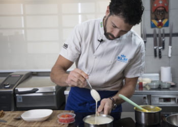 KLM tem novo menu executivo para voos a partir do Brasil assinado pelo chef Rodrigo Oliveira