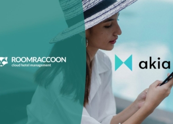 RoomRaccoon e Akia em parceria para transformar comunicação com os hóspedes