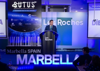 Futuro do luxo no turismo subaquático e aeroespacial debatido no SUTUS by Les Roches