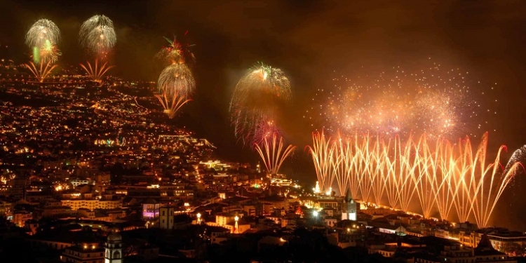 Vila Baleira convida a viver a magia do Réveillon em Porto Santo ou no Funchal
