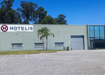 Hotelis cria unidade fabril dedicada ao mobiliário de aço inoxidável
