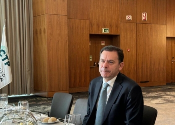 AD promete decidir novo aeroporto e TAP 100% privada, mas salvaguarda hub em Lisboa