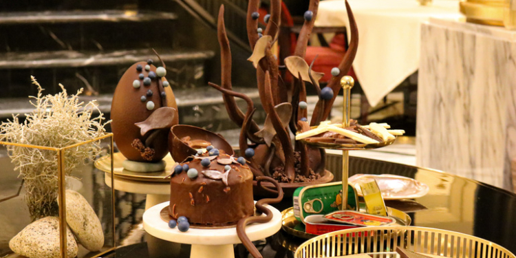 Nesta Páscoa, os ovos de chocolate do Le Monumental Palace são feitos por uma chef
