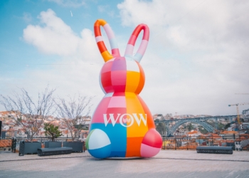 O coelho da Páscoa gigante no WOW promete animação para a época festiva
