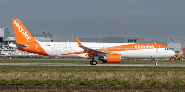 easyJet recebe 400º avião Airbus