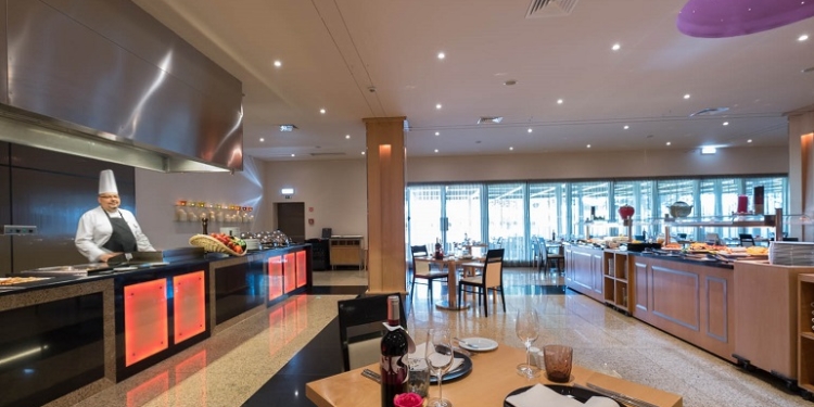 Noites cubanas animam hotel Vila Galé Ópera