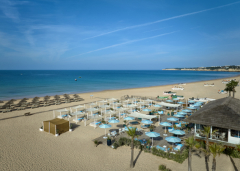 Pilates no areal, brunch e sunsets no Armação Beach Club