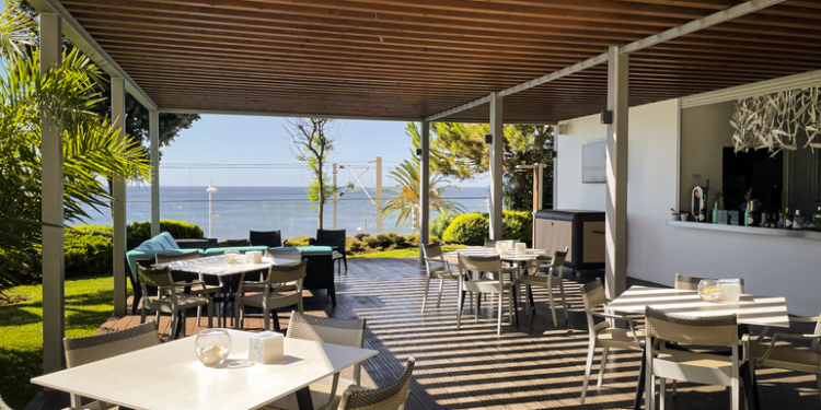 Pool Bar do InterContinental Cascais-Estoril já reabriu para este verão
