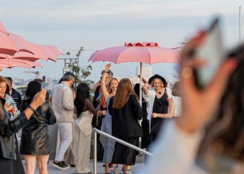 Renaissance Porto Lapa apresenta nova carta de cocktails e pesticos em festa no rooftop