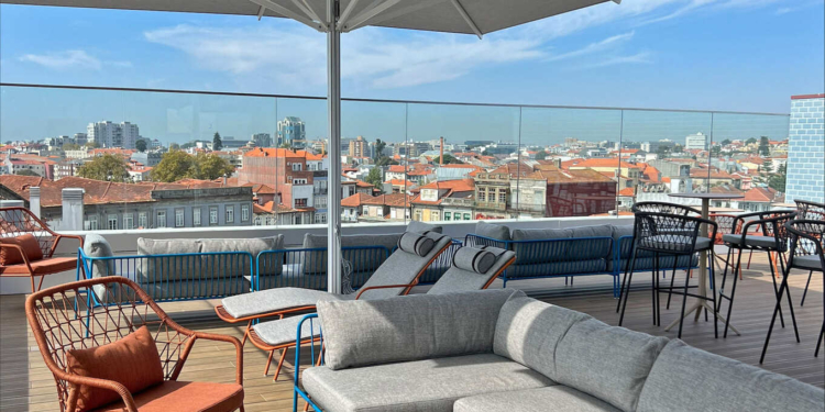 Rooftop do Wine & Books Hotels Porto tem novo menu