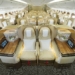 Emirates estreia primeiro Boeing 777 renovado em voo para Genebra