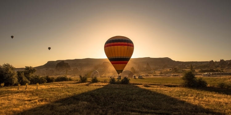 Voos de balão e aulas de yoga são proposta de verão do Hotel M’AR De AR Muralhas