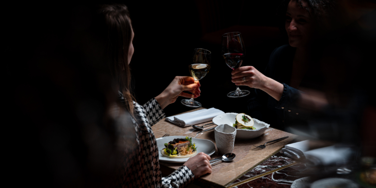 Um jantar às escuras? É a nova proposta do Sheraton Lisboa