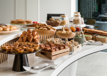 YOTEL Porto assinala Outubro Rosa com brunch solidário