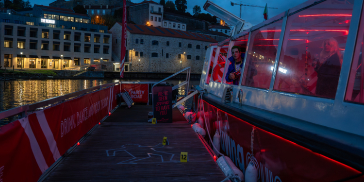 A noite mais assustadora do ano celebra-se a bordo no Rio Douro