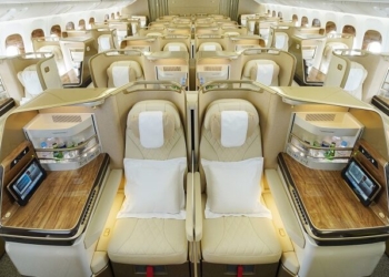Emirates lança Boeing 777 renovados com novas cabines nas rotas para Kuwait e Dammam