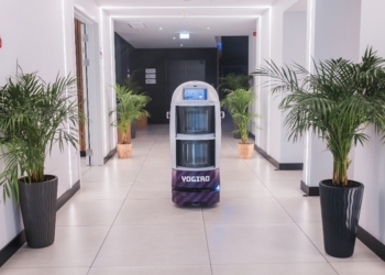 YOTEL Porto marca presença na Web Summit com o robot YOGIRO