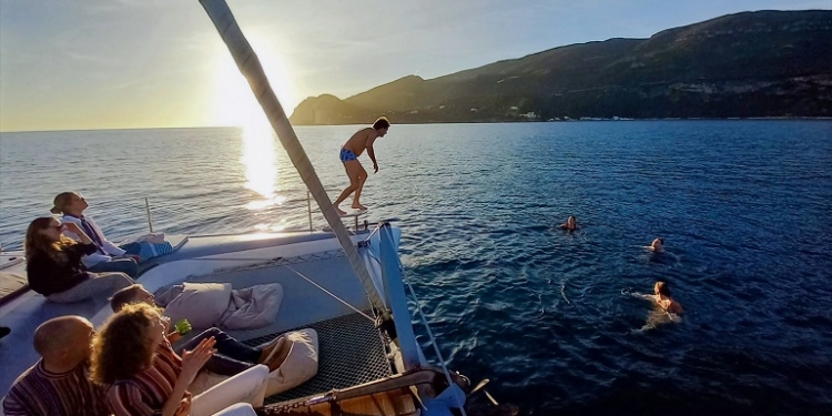 À Vela Passeios: Experiências náuticas inesquecíveis