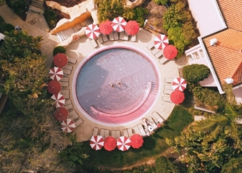 Hilton Vilamoura renova piscinas exteriores e restaurante