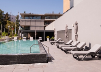 Vila Galé Ópera inaugura piscina frente ao Tejo