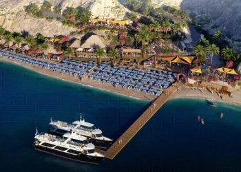 Royal Caribbean abre novo beach club em Santorini no próximo verão