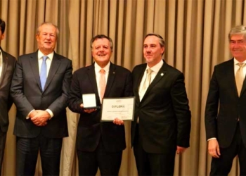 Diretor do Hotel Meliá Madeira Mare homenageado pela ADHP