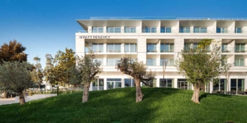 Hyatt Regency Lisboa termina 2025 com 17 distinções e reforça posição entre os melhores hotéis de luxo da Europa