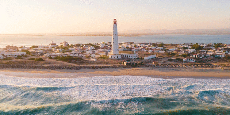 Algarve volta a ser reconhecido como melhor destino de praia do mundo