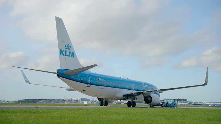 KLM despede-se do seu primeiro Boeing 737-800