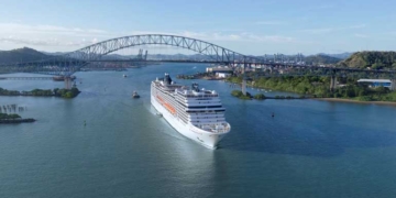MSC Magnifica atravessou o Canal do Panamá