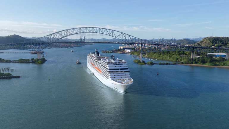 MSC Magnifica atravessou o Canal do Panamá