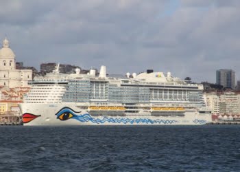 Primeiro navio de cruzeiros do mundo movido a GNL chegou a Lisboa
