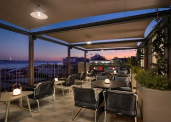 Rooftop do Bairro Ato Hotel convida a fins-de-dia com vista sobre a cidade