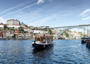 Está de regresso o Douro River Taxi, a travessia mais rápida entre o Porto e Vila Nova de Gaia