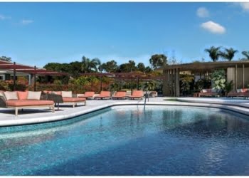 Nova piscina aquecida e música debaixo de água é mais recente oferta do Four Seasons Hotel Ritz Lisbon