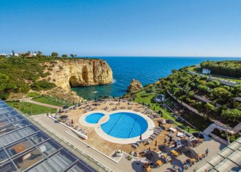 Restauração, hotelaria e viagens com quebras de faturação de 100% na pandemia, revela relatório