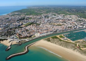 Animação de rua, concertos e peças de teatro dão vida ao Algarve em agosto