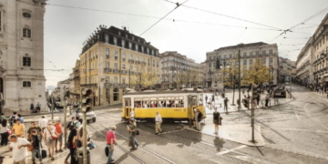 Câmara Municipal de Lisboa vai fazer estudo sobre impacto do turismo na capital