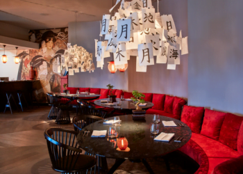 A cozinha contemporânea japonesa do Mizu-Teppanyaki está de volta