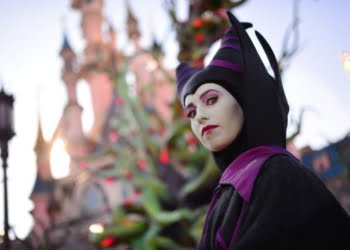 O Halloween chega à Disneyland