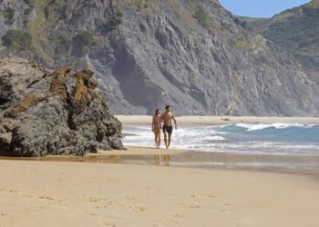 Mercado nacional representou 67,7% das dormidas em agosto no Algarve